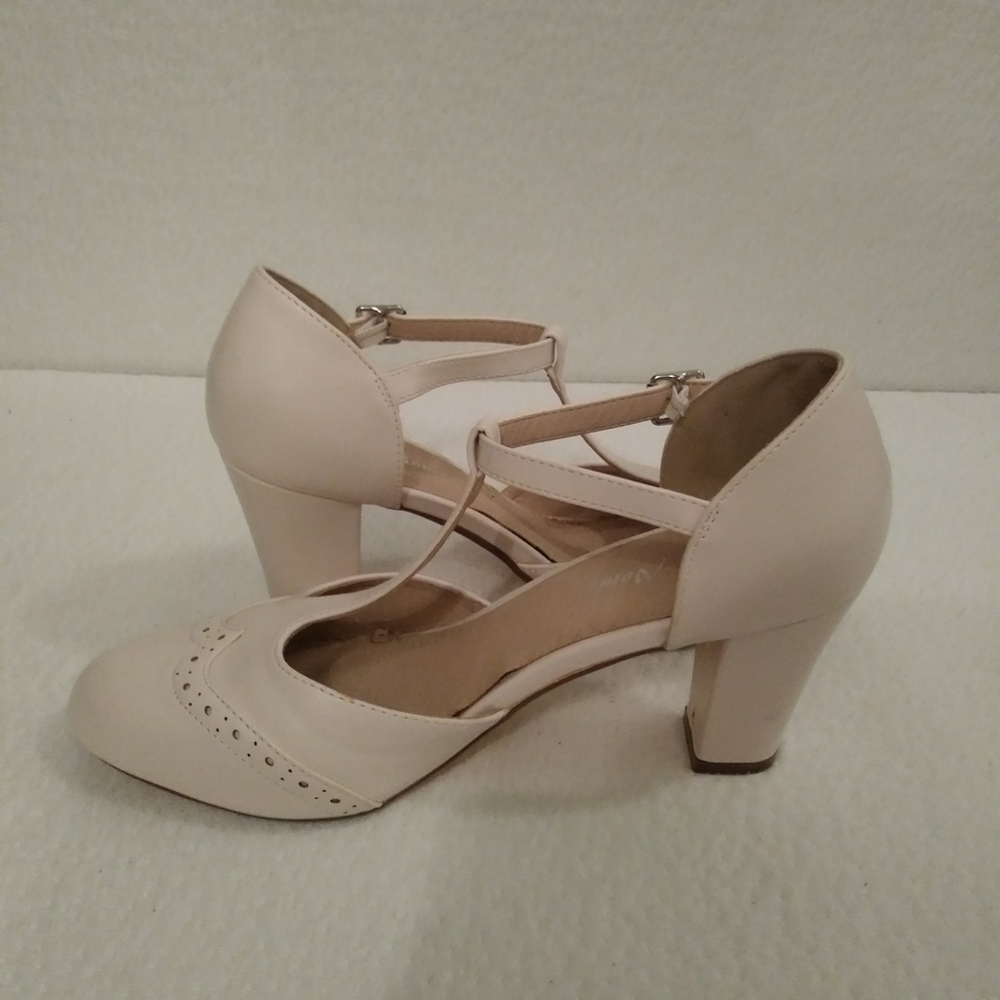Shoes - Picture 3 of 6